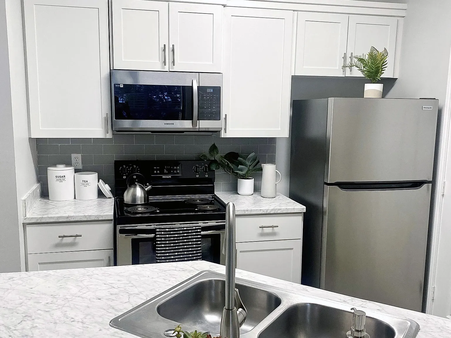 100 South Luxury Apartments — Photo 3
