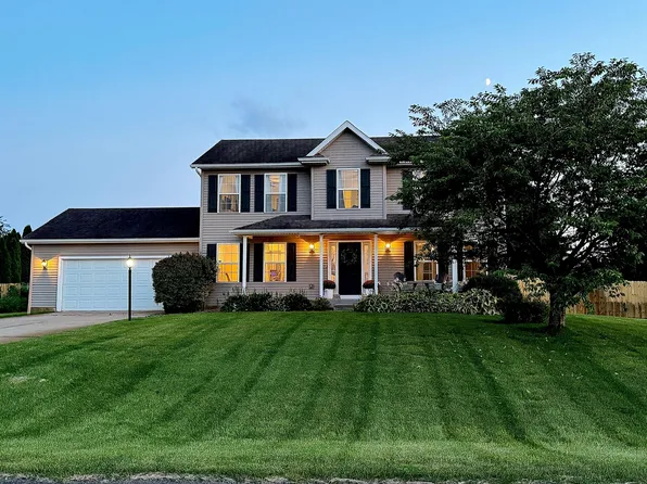 69428 Sundance Dr, Edwardsburg, MI 49112