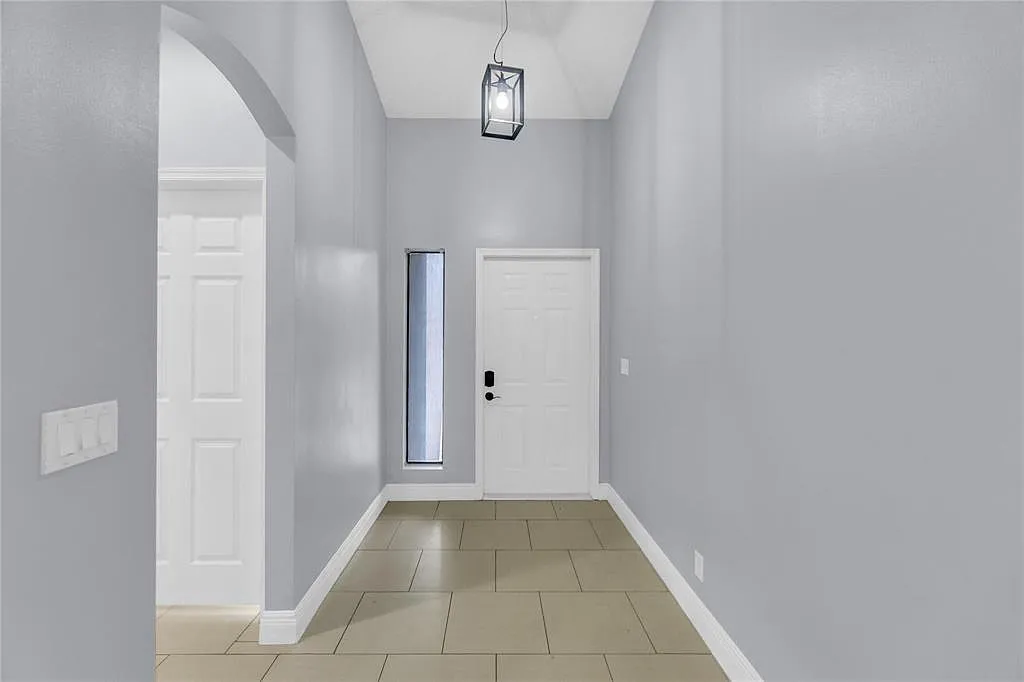 2 bed, 2.0 bath, 1373 sqft, $2,300 — Photo 2