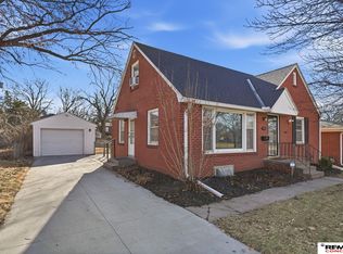 924 S 39th St, Lincoln, NE 68510