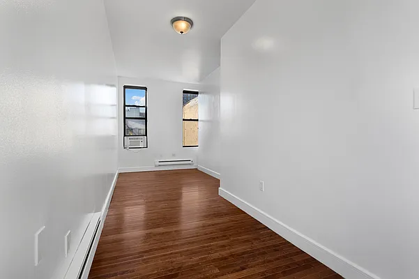 Rented by Safdie Realty Group | media 28