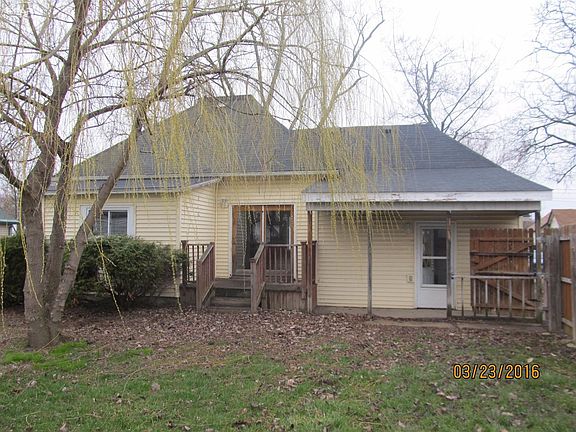 3rd image of 318 E Corunna Ave