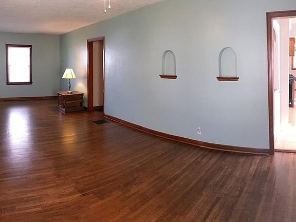 5th image of 2321 Gilmore St
