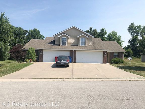 2nd image of 1204 NW Willow Dr