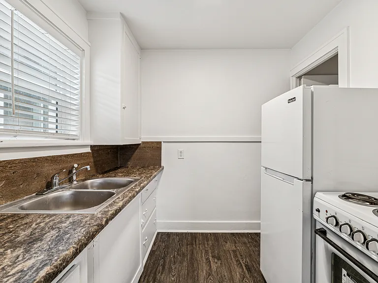 907 2nd St S #2 — Photo 11