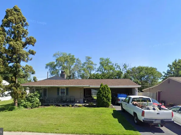 78 Blue Spruce Ln, Levittown, PA 19054