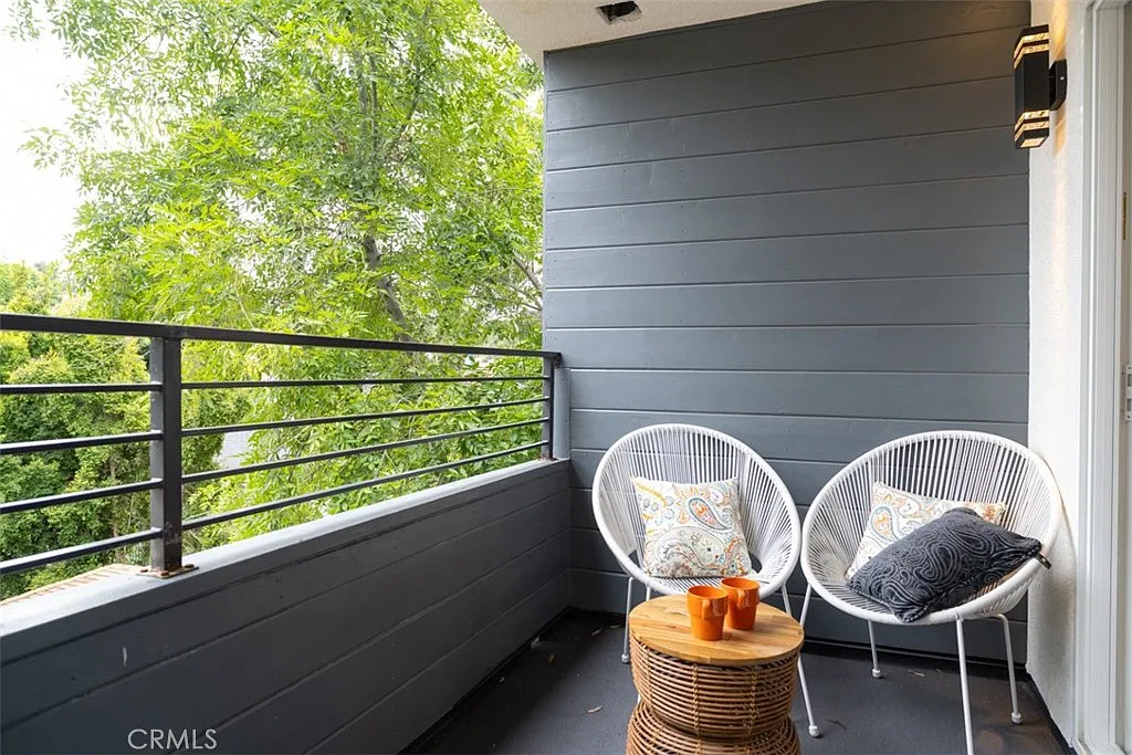 2 bed, 800 sqft, $2,945 — Photo 4