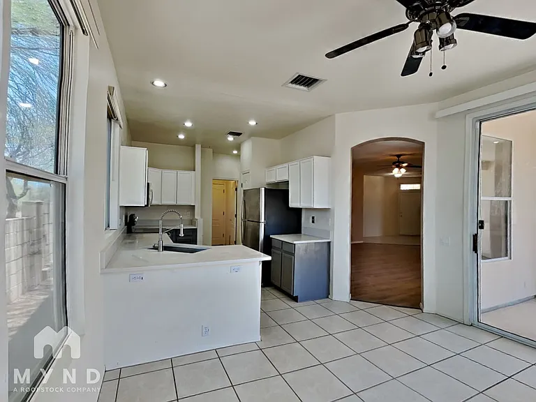 3434 W Desert Bend Loop — Photo 8