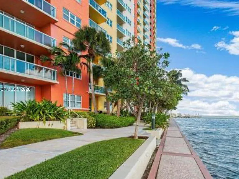 2650 Lake Shore Dr #1001 — Photo 3