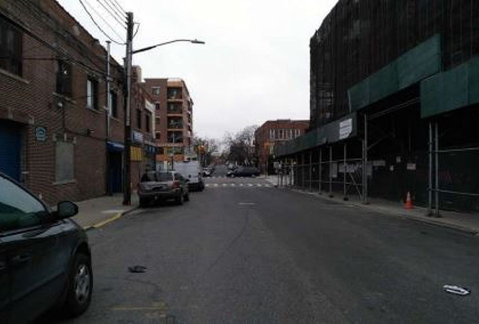 Exterior Neighborhood (street photo)