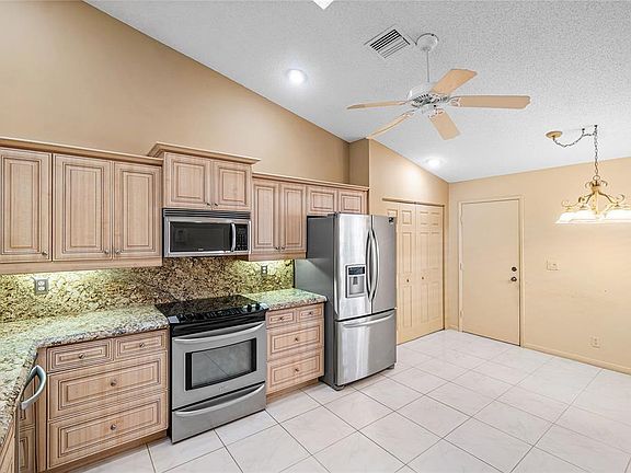 4th image of 8151 Springlake Drive