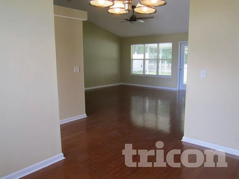 2762 Archer St — Photo 7