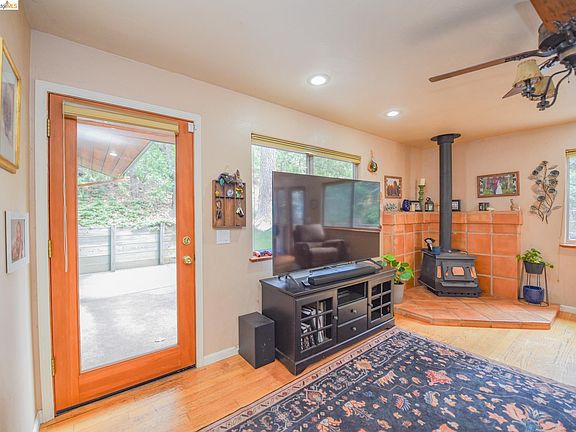 3rd image of 24132 Awahanee Rd