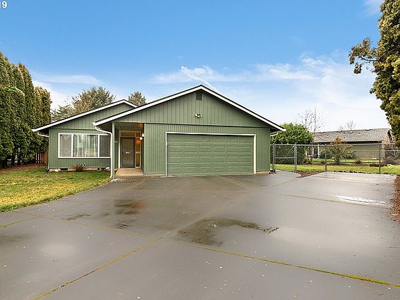 2nd image of 304 SE 152nd Ct