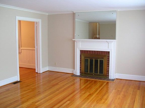 3rd image of 124 Westhampton Ave