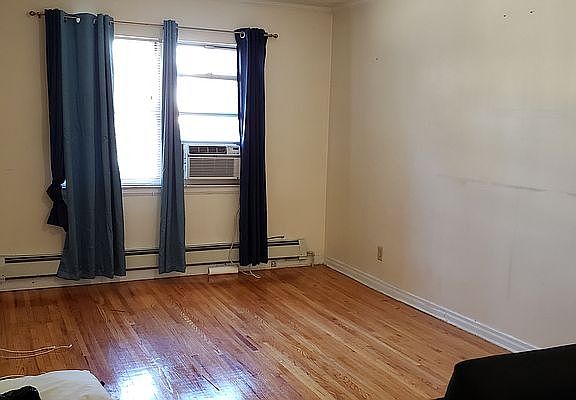 5th image of 47-38 40th St #1