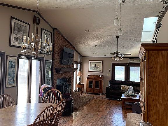 3rd image of 81 Grandview Dr