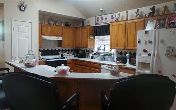 4th image of 2855 Linden Ln