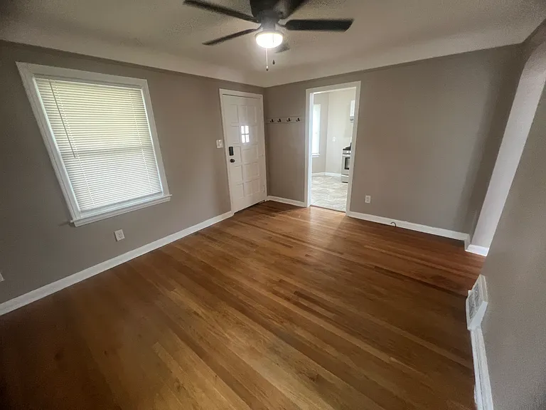 21301 Audette St — Photo 5