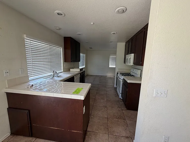 7622 Canberra Way — Photo 5