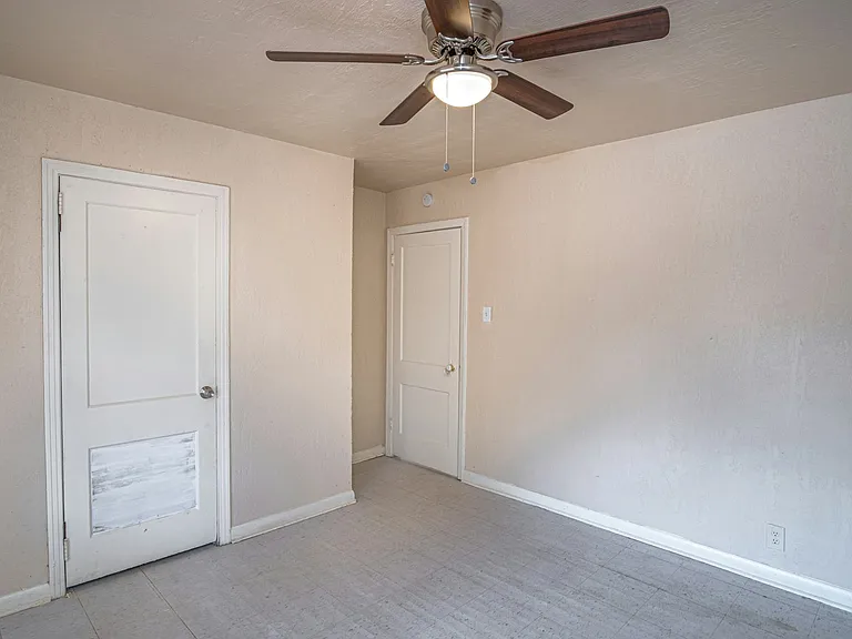 1003 Poinsettia St — Photo 10