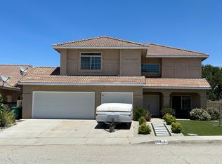3327 Sungate Dr, Palmdale, CA 93551