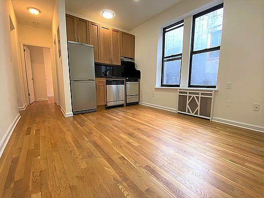 2nd image of 355 W 51st St #47