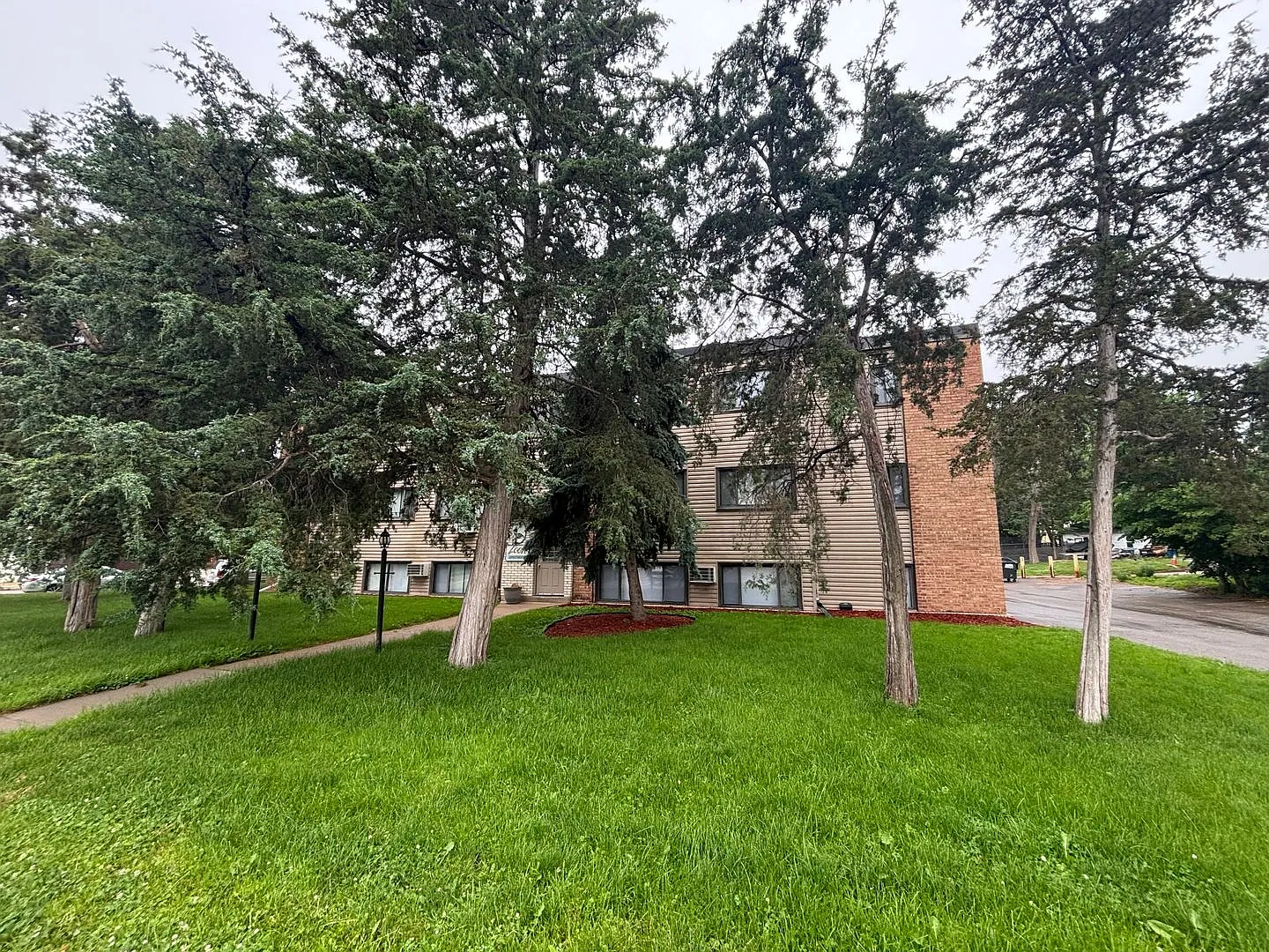57 Sixth Avenue South - The Loon — Photo 1