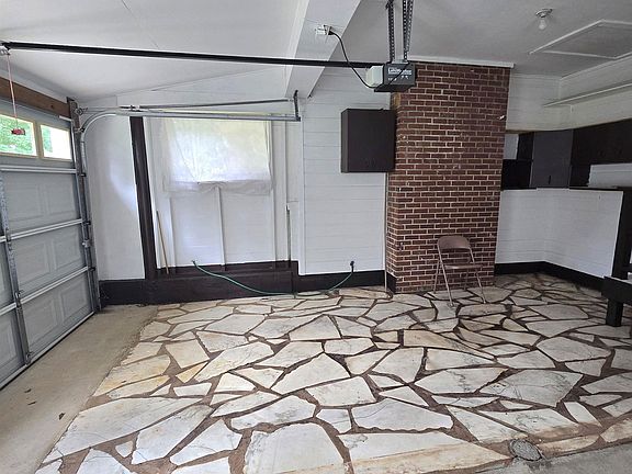 4th image of 319 Wheeler St