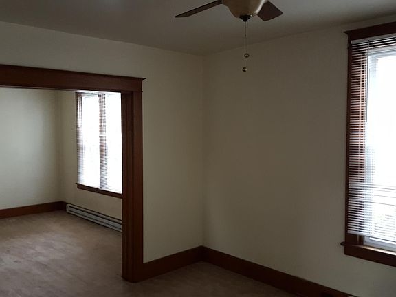 Living Room (13.5x12)