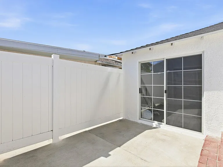 17418 Califa St — Photo 28