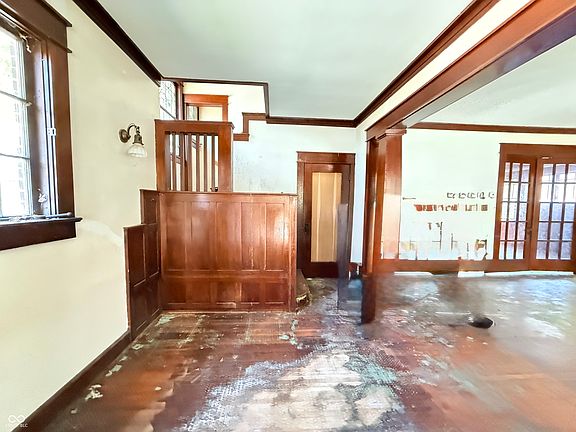3rd image of 229 N Walnut St