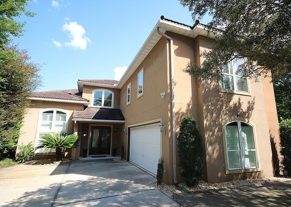 1st image of 71 Lakeshore Dr