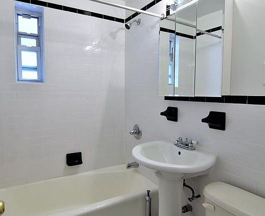 3rd image of 133 E 84th St APT 2A