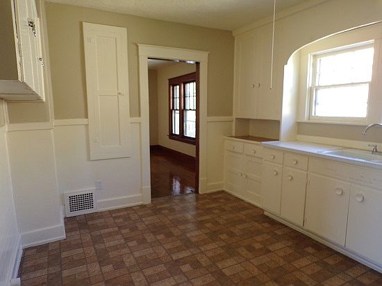 2nd image of 2462 Niagara Ave #2