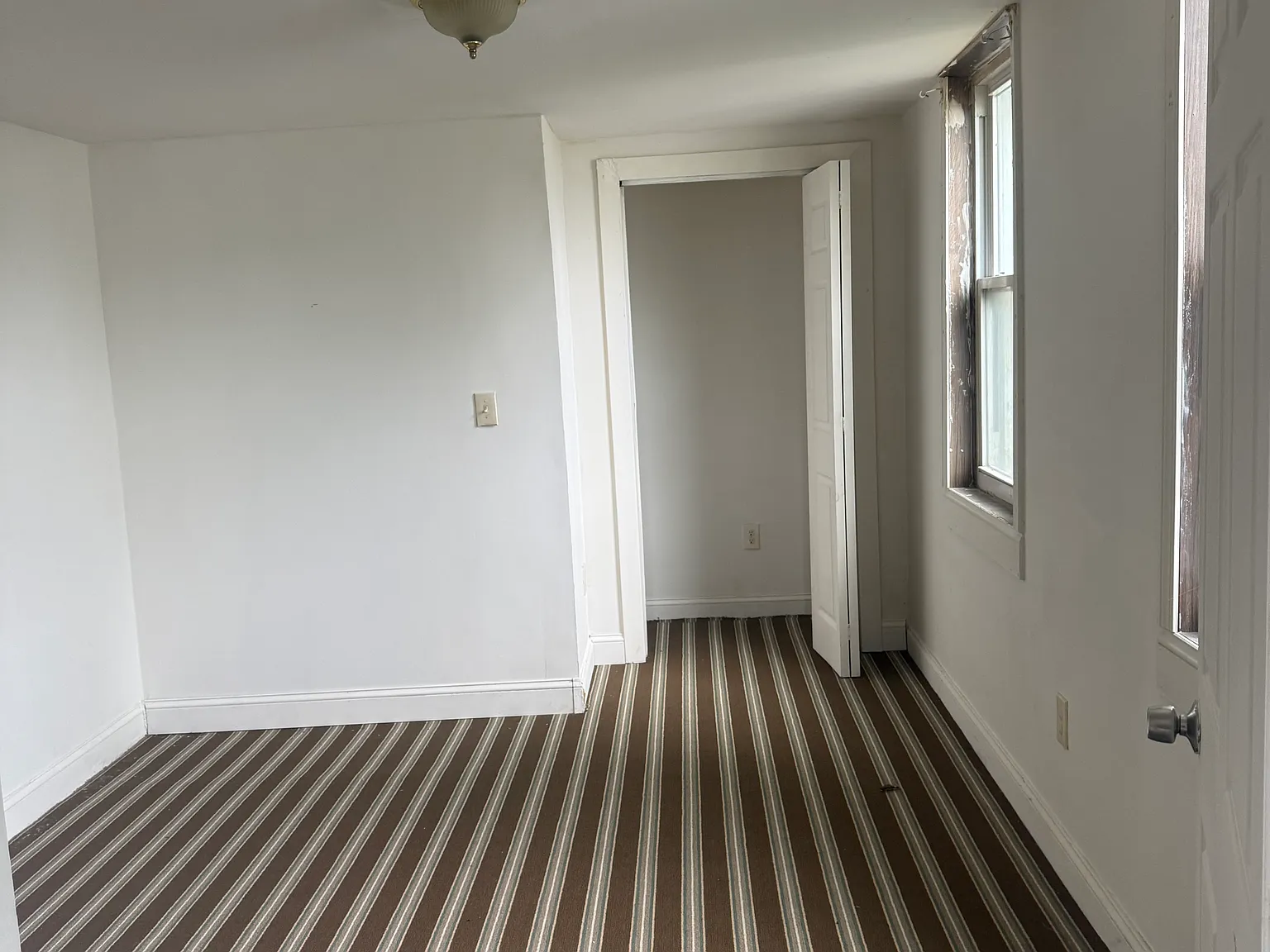 5 bed, 1900 sqft, $3,100 — Photo 3