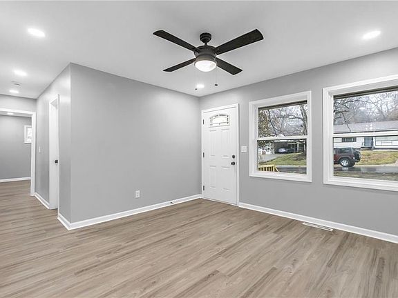 5th image of 4623 E 38th St