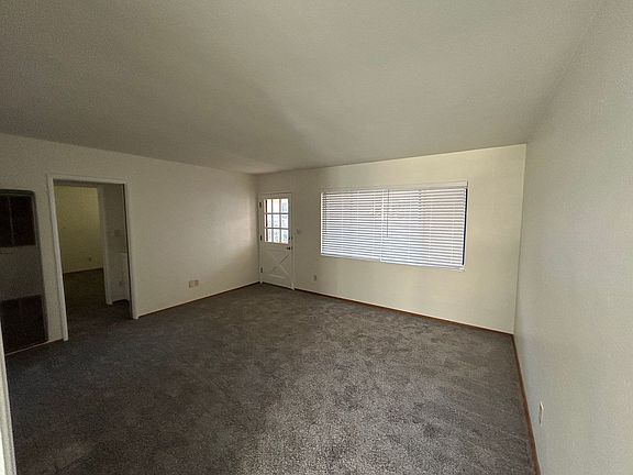4th image of 4036-40 Illinois St #4038