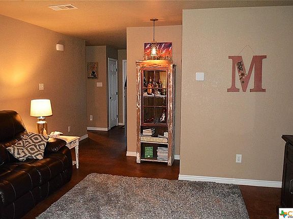 2nd image of 102 Blue Stem Cir