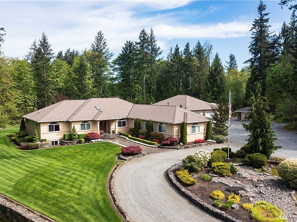 Gorgeous custom-built home on 4.73 acres
