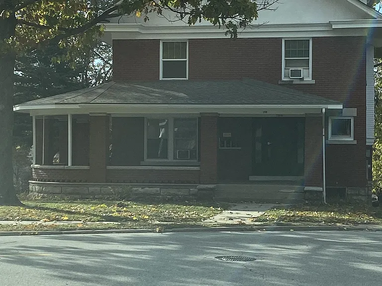 Leonard Exterior