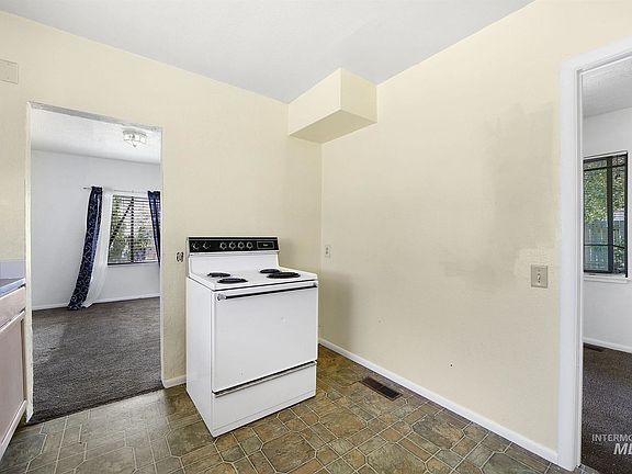 4th image of 426 Dierkes St W