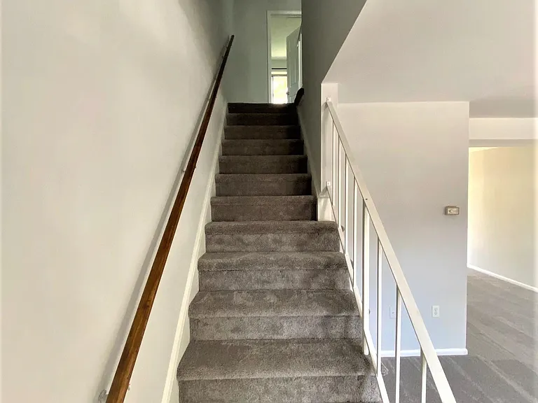 407 Moss Hill Ln — Photo 5