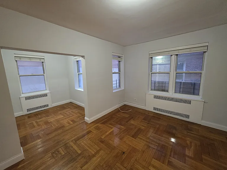 140 Vancortlandt Ave #2L — Photo 6