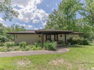 820 Country Club Rd, Centralia, IL 62801