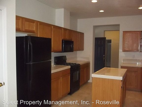 3rd image of 310 Saint Lucia Way