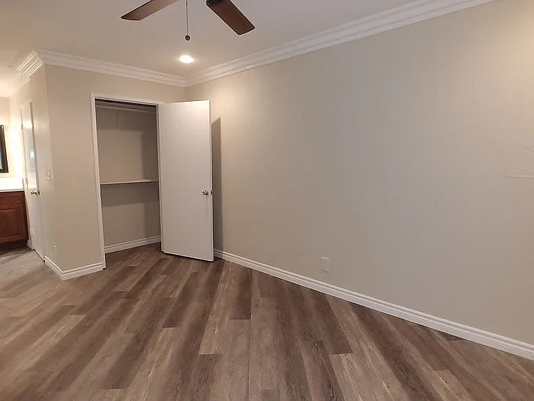 Five Star Suites — Photo 113