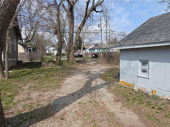 5th image of 306 E Franklin St