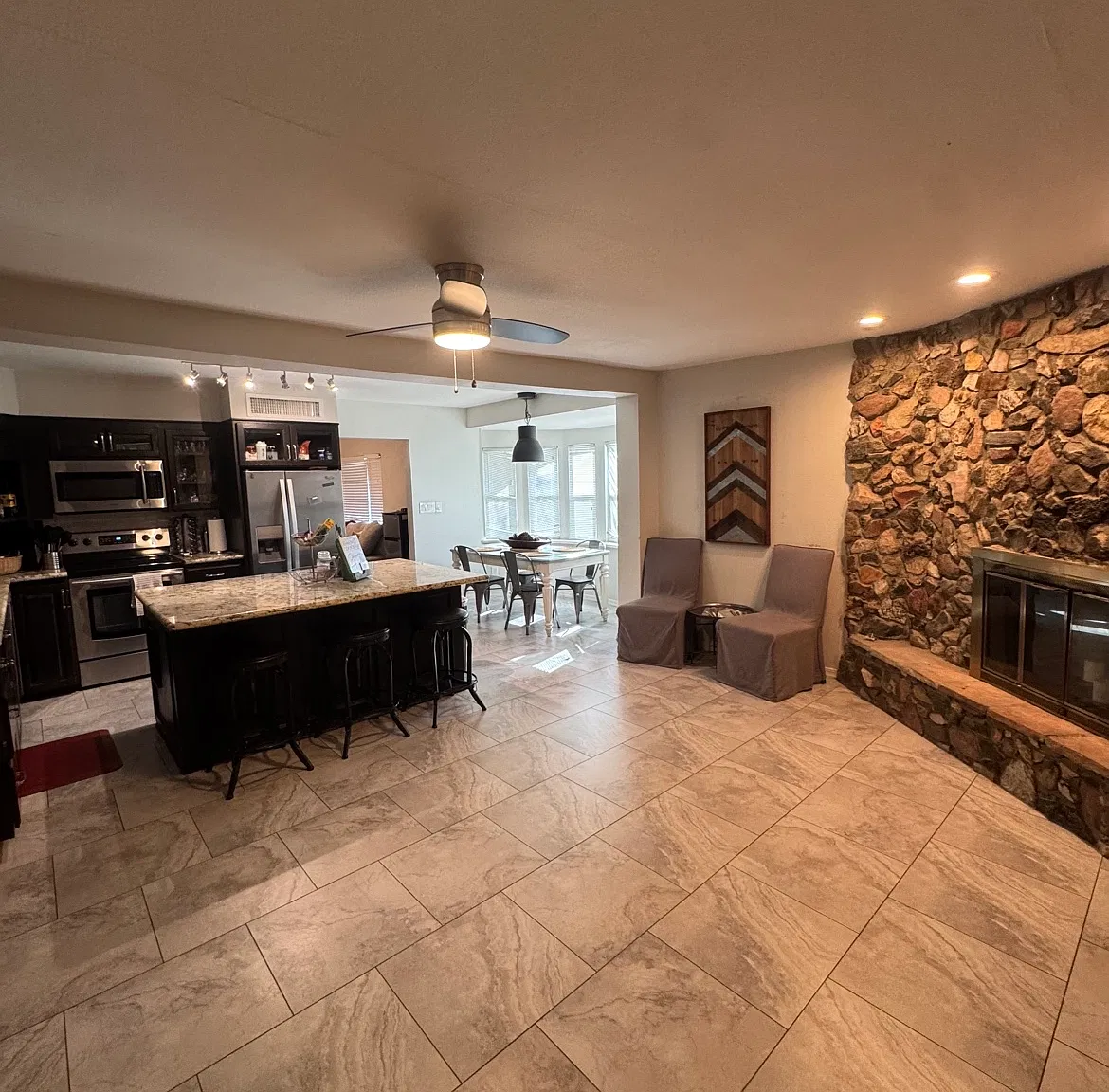3 bed, 1880 sqft, $3,650 — Photo 1