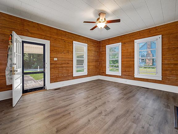 3rd image of 210 Castleberry St